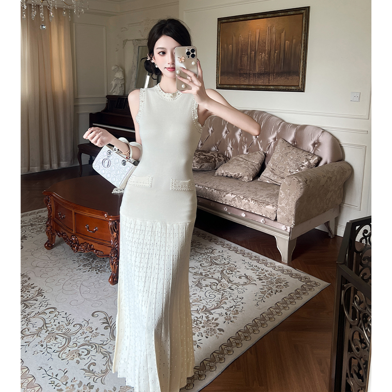 Summer French Style Beaded Sleeveless Knit Dress with Waist - Image 5