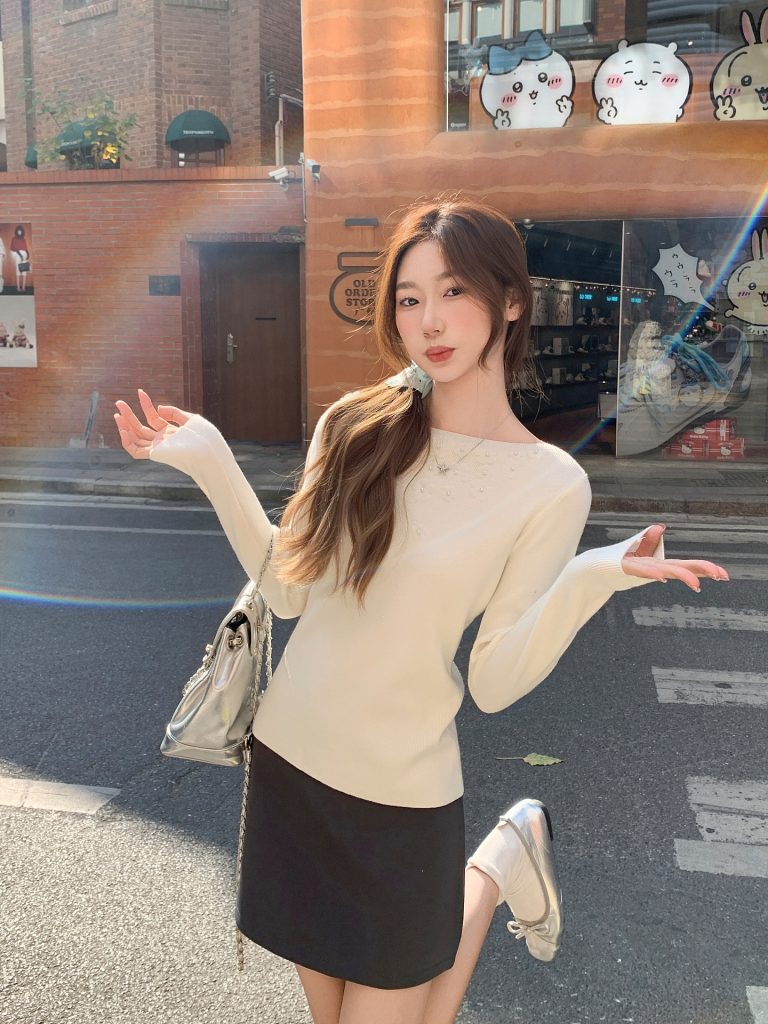 Women's Slim Fit Beaded 3D Floral Knit Top Spring 2026